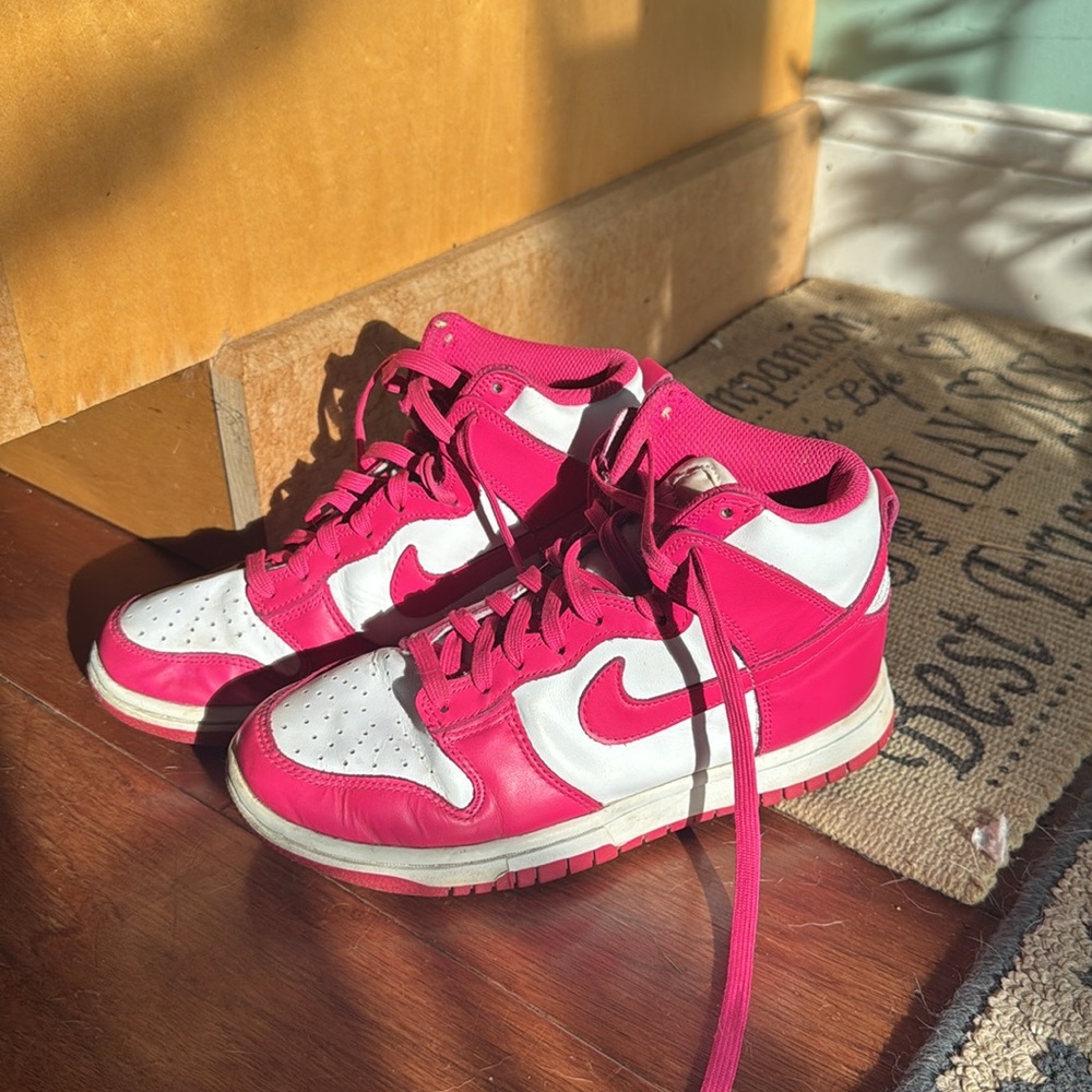Hot pink Nike dunks